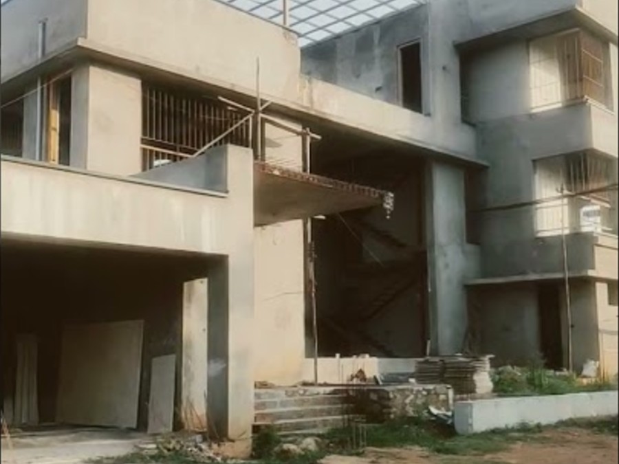 Bungalow nearing completion, frame and balconies cast